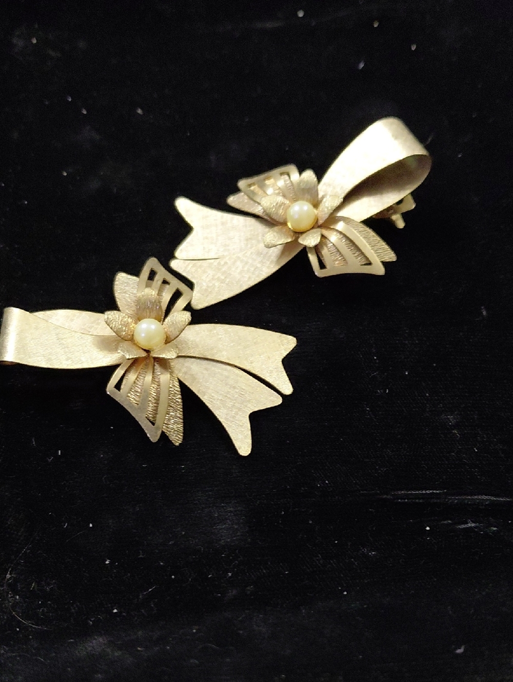 Vintage Gold Bow Flower Hair Clips with Pearl Accent - Gold